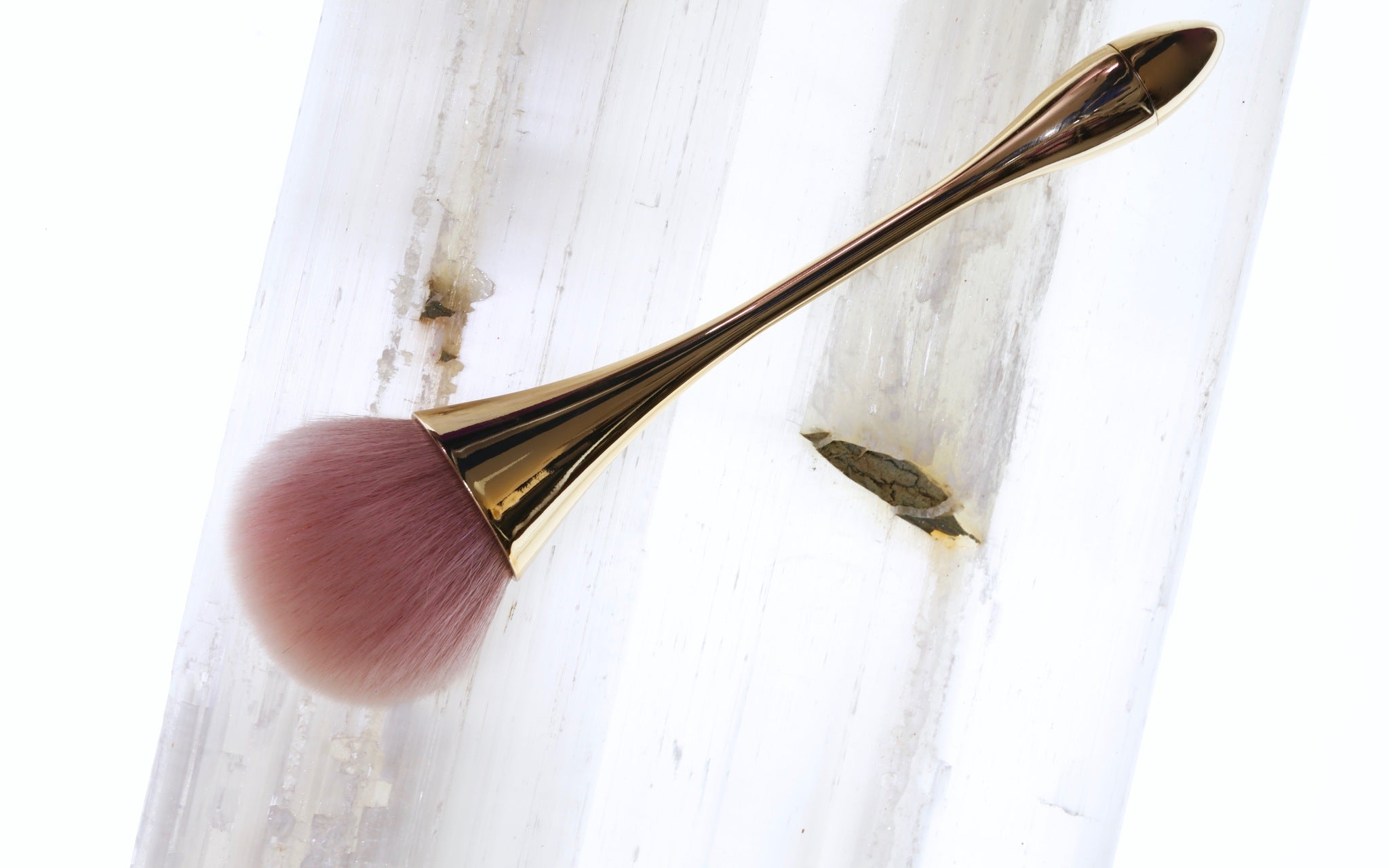 Rose Quartz Orbbing Powder Brush